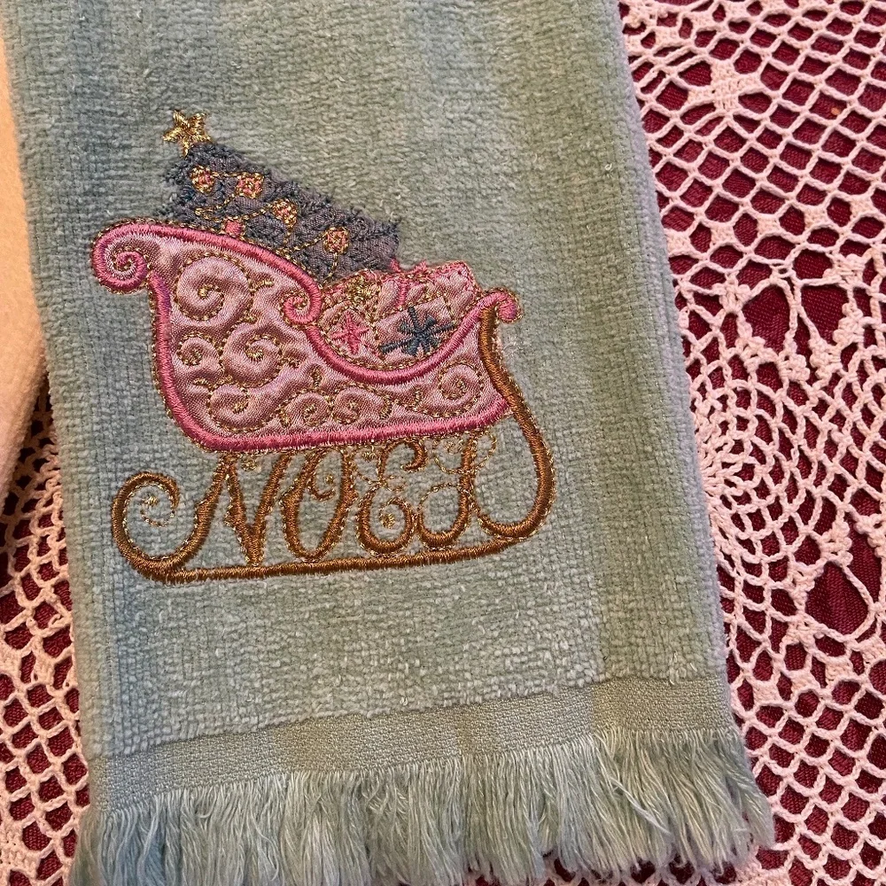 Pastel Christmas fingertip towels